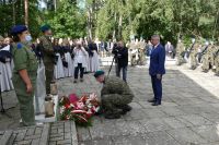 zdjecie z uroczystoci upamitniajcej ofiary cywilne pochowane na cmentarzu w Karolewie (21)