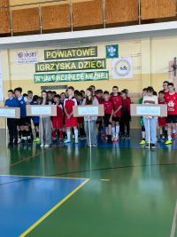 Powiatowe Igrzyska Dzieci w halową piłkę nożną chłopców.