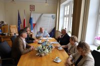 Kontynuacja budowy chodników przy drogach powiatowych.
