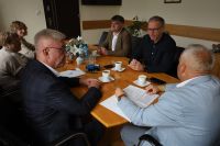Kontynuacja budowy chodników przy drogach powiatowych.