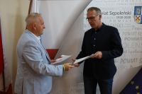 Kontynuacja budowy chodników przy drogach powiatowych.