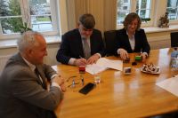 podpisanie umowy na ciepłownie