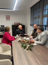 podpisanie umowy na transport publiczny