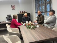 podpisanie umowy na transport publiczny