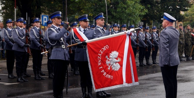 ZBIERAMY NA SZTANDAR DLA POLICJI