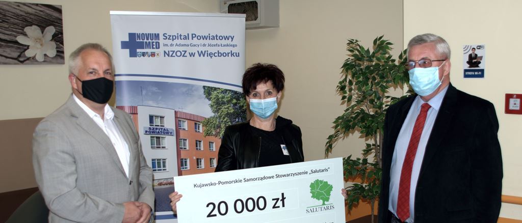 Przekazanie czeku na zakup sprzętu czyszcząco-zbierającego wraz z akcesoriami dla Szpitala Powiatowego w Więcobrku