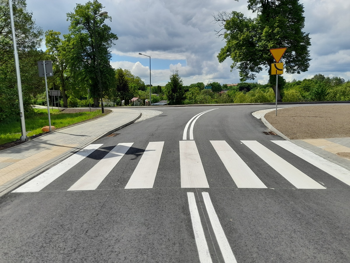 Zakończyły się prace związane z poprawą bezpieczeństwa ruchu pieszych na drogach powiatowych