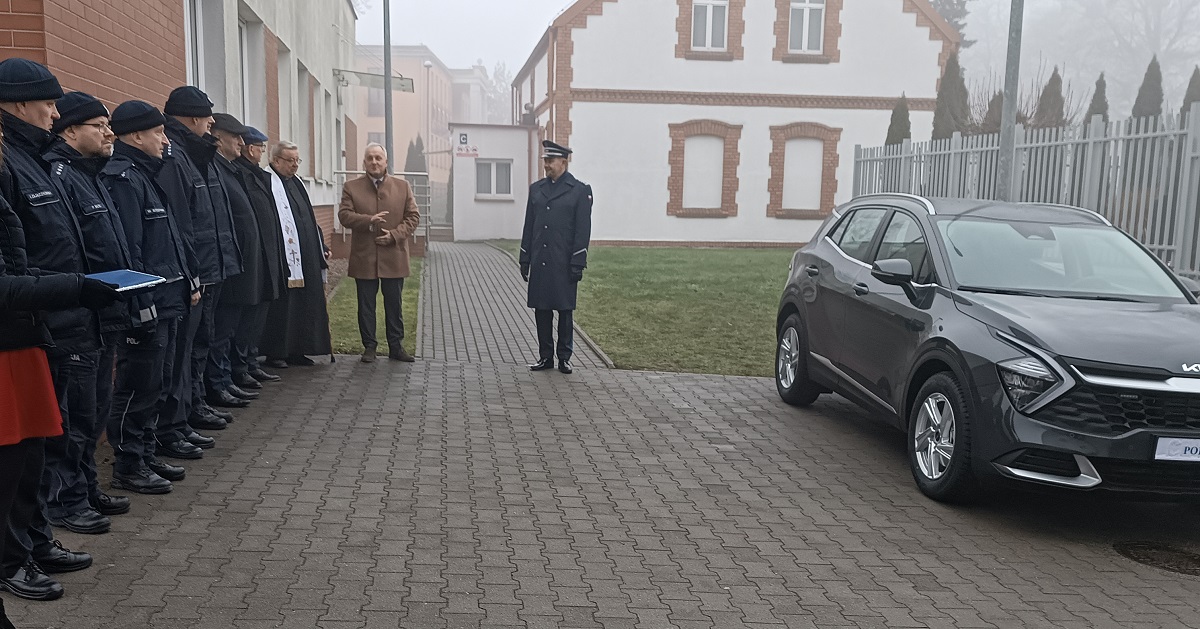 Policjanci z Sępólna Krajeńskiego otrzymali nowy, nieoznakowany radiowóz