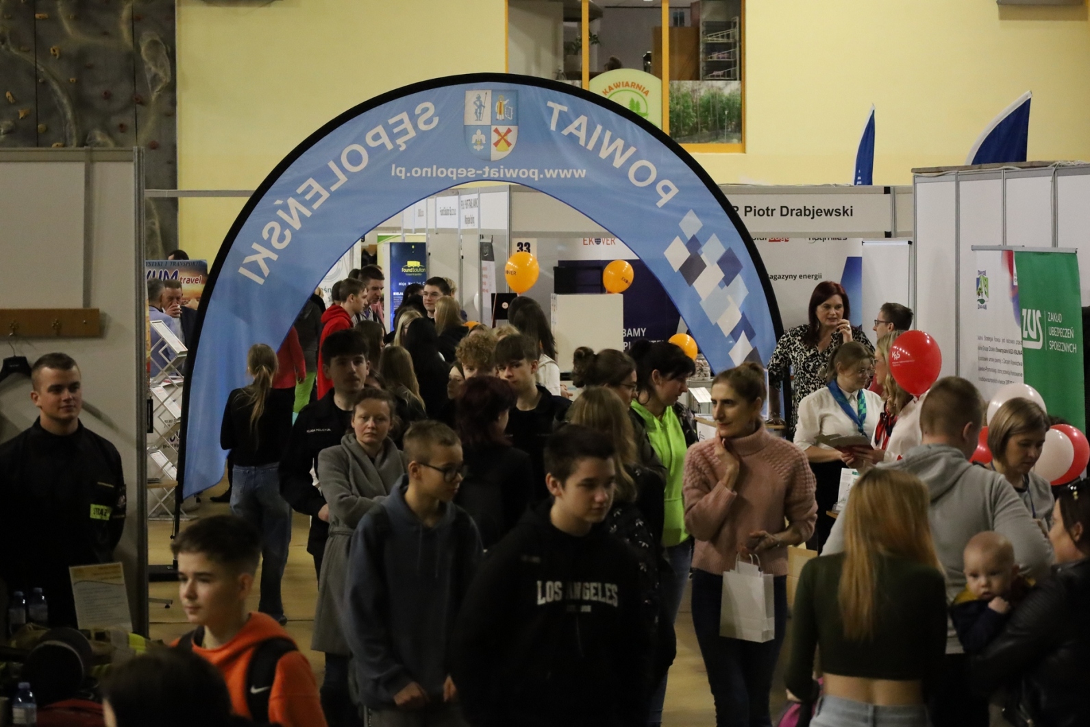 VI Targi Pracy i Edukacji w Sępólnie Krajeńskim przyciągnęły tłumy zwiedzających