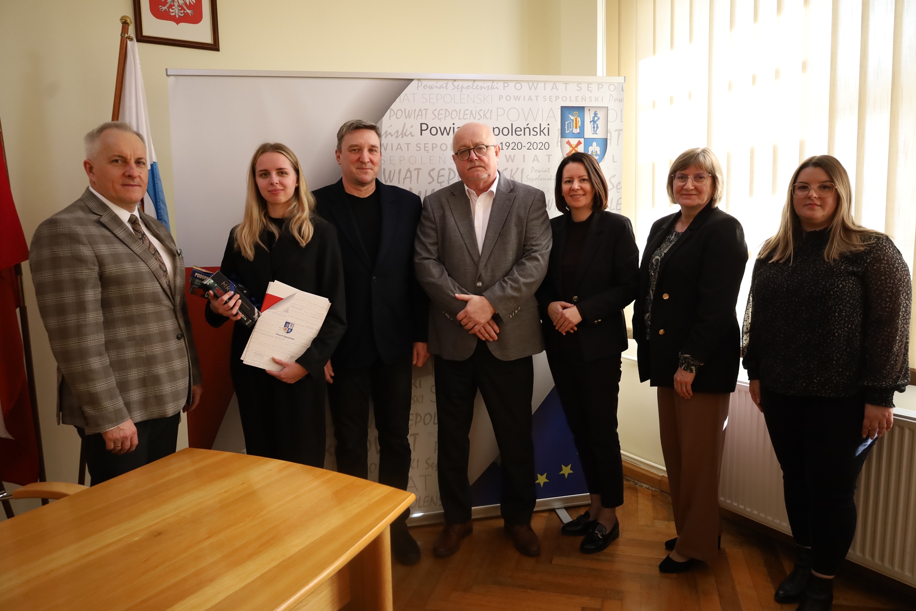 Wręczenie listu gratulacyjnego
