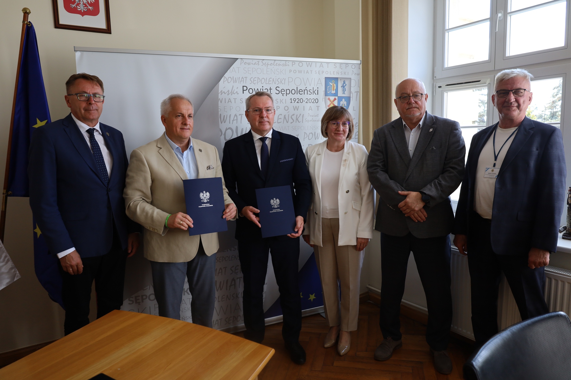 Podpisanie umowy o udzielenie dofinansowania na remont drogi.