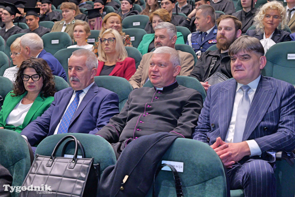 Uroczysta inauguracja roku akademickiego 2025/2026 Uniwersytetu Trzeciego Wieku w Tucholi przy Wyższej Szkole Zarządzania Środowiskiem w Tucholi.