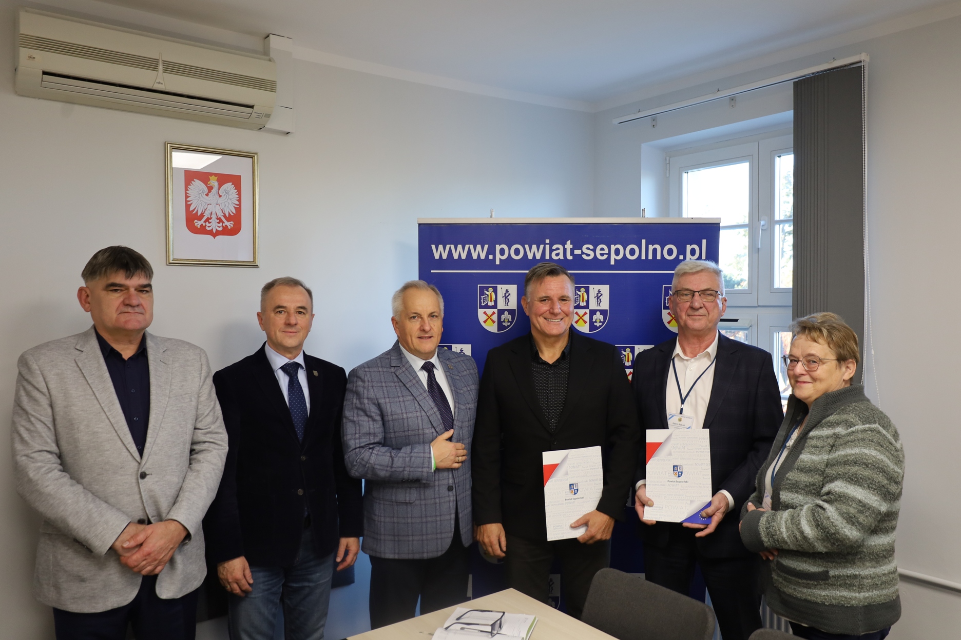 Podpisanie umowy na przebudowę drogi powiatowej w Piasecznie
