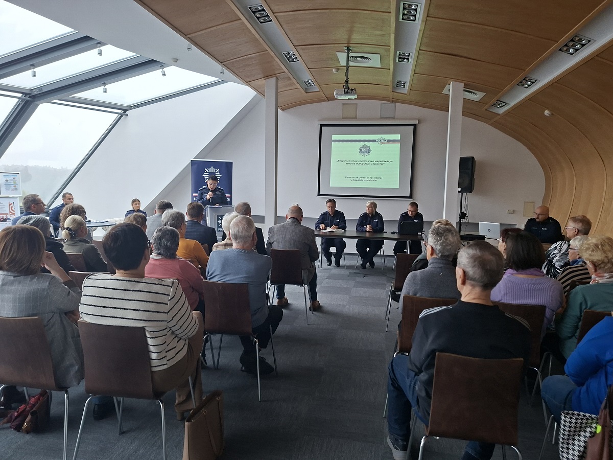 Bezpieczeństwo seniorów we współczesnym świecie manipulacji oszustów