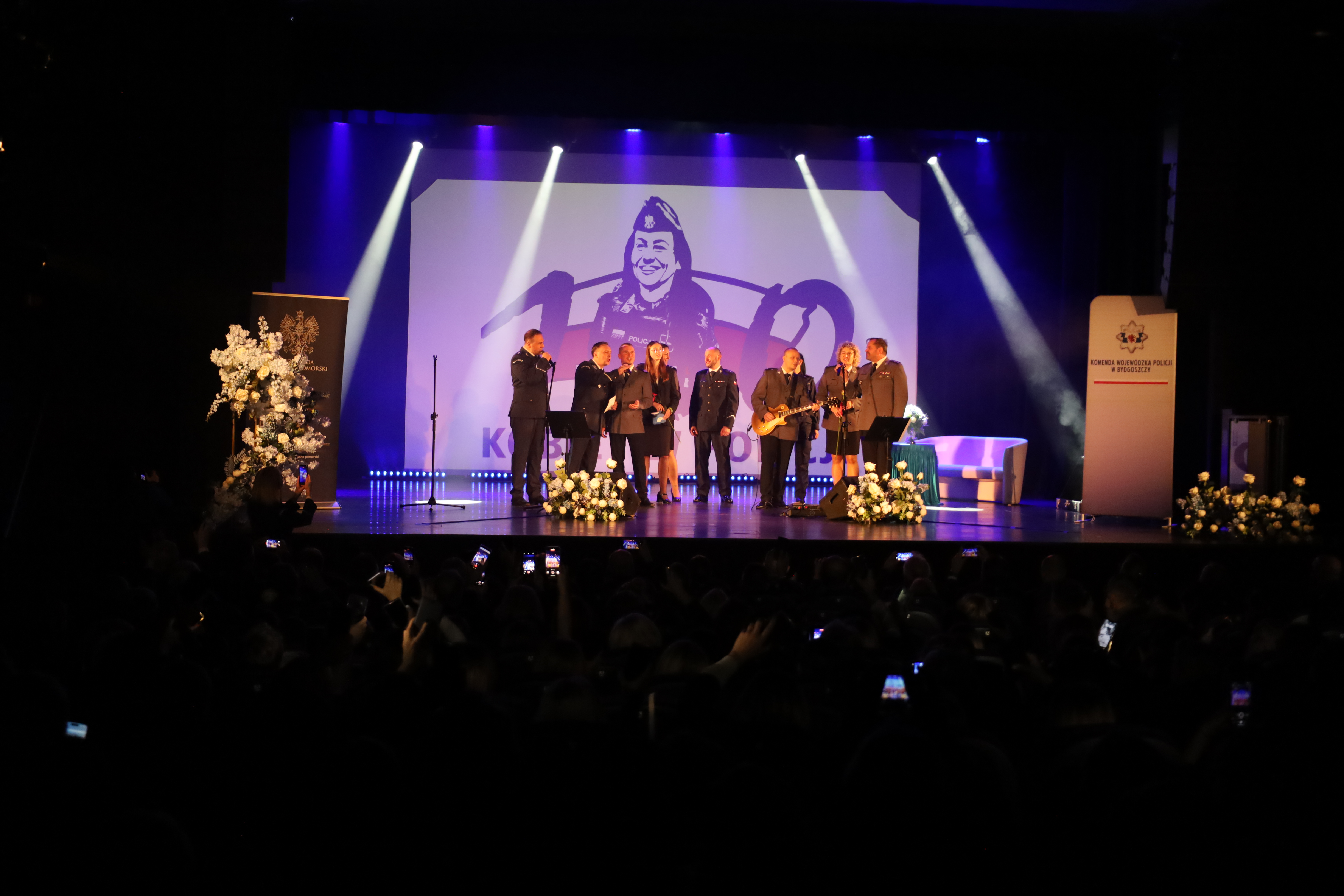 „Policjanci dla Kobiet” - koncert z okazji 100-lecia kobiet w Policji 🚔