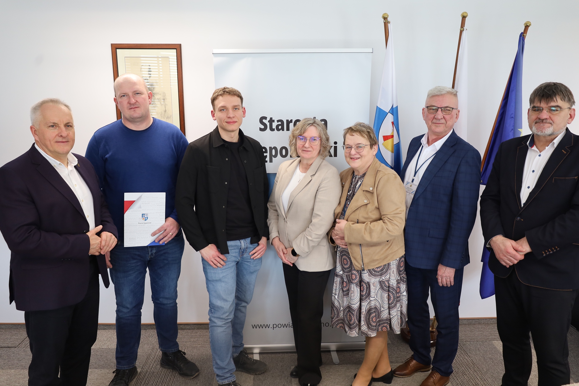 Podpisanie umowy na budowę chodnika w Mierucinie