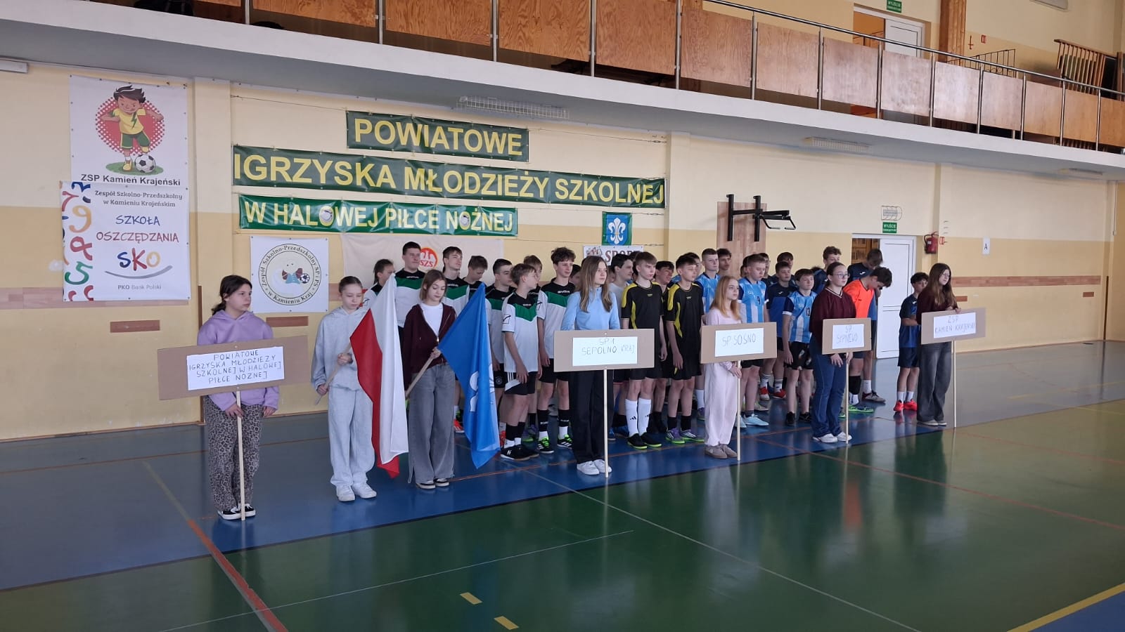 Powiatowe Igrzyska Młodzieży Szkolnej w halową piłkę nożną chłopców.